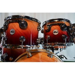 DW Drums Collector's Exotic "VLT" TWISTED OLIVE NATURAL TO CANDY BURGUNDY 7pezzi